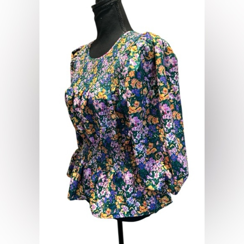 💐ANTHROPOLOGIE!! STUNNING PLEIONE FLORAL SMOCKED TOP! DESIGNER! SLIMMING! - Picture 2 of 16